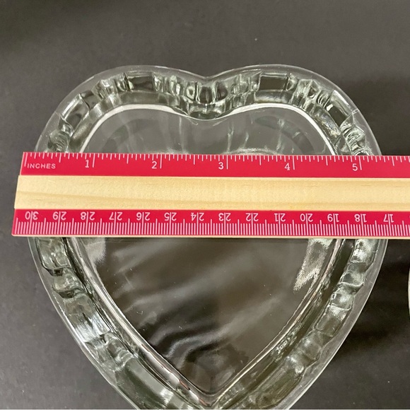 Vintage Crystal Trinket Dish Ribbed Glass Heart Shaped Candy Dish with Lid - Picture 8 of 10